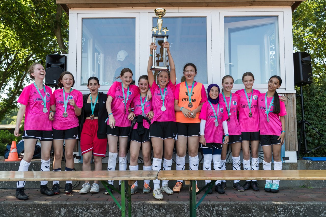 Bild 156 - Loewinnen Cup
